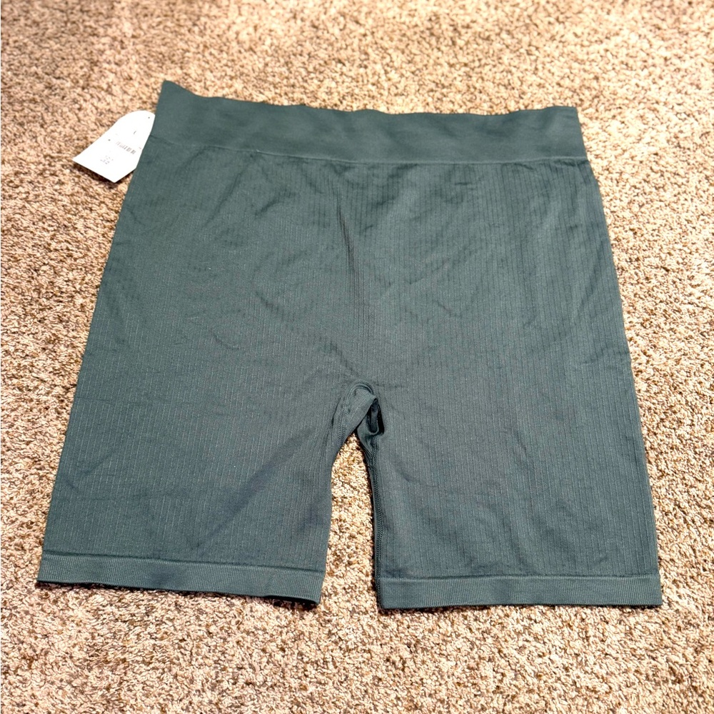 Arula Seamless Ribbed Biker Shorts in Dark-Forest Green Size C 3X
